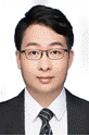 穿西装戴眼镜的男人  AI 生成的内容可能不正确。